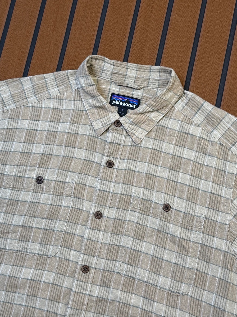 Patagonia Plaid Short Sleeve Buttonup Shirt Mens Medium Brown Back Step - Picture 4 of 6